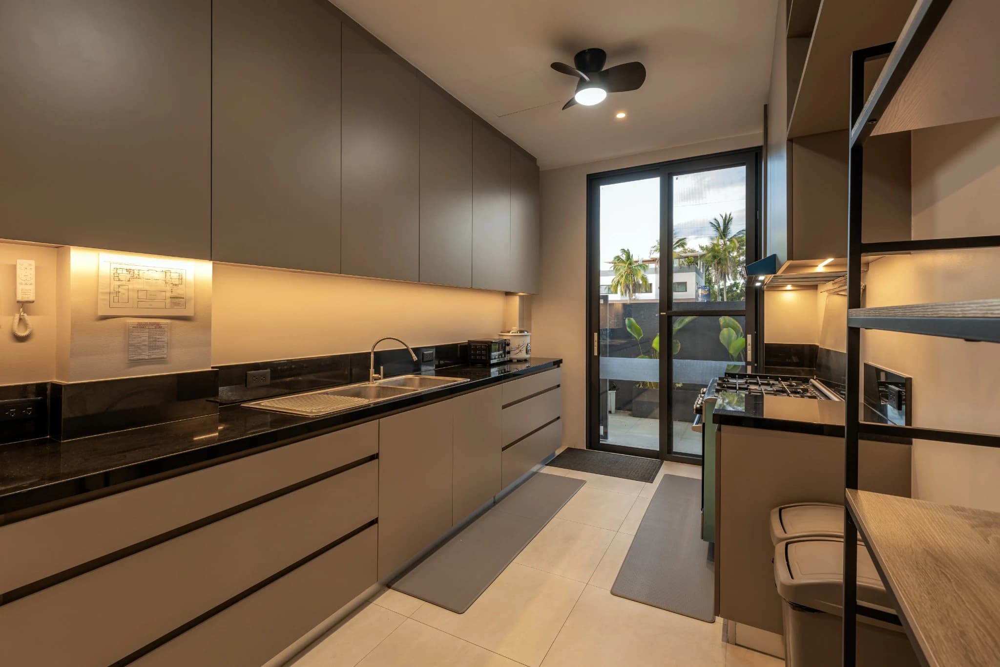 Service Kitchen